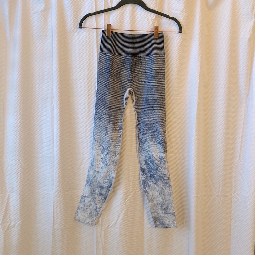 *NWOT* Lululemon compression leggings. Size 6